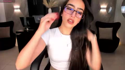 Larisa Smirnov online show from 12-23-25, 04:10