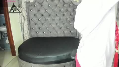 Snapshot of larissa01_ chatting on 03-09-25, 02:50 Lari online show from 03-09-25, 02:50