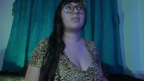 Snapshot of larissa01_ chatting on 12-15-25, 11:42 Lari online show from 12-15-25, 11:42