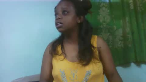 larissa645771 online show from 12-18-25, 12:00