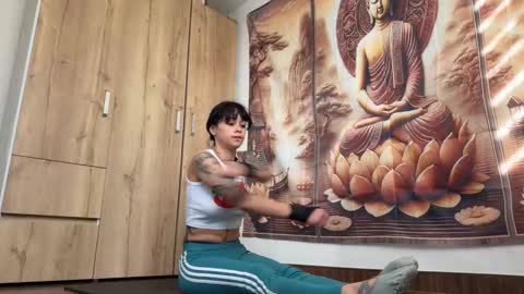 Snapshot of larissa_baker chatting on 11-11-25, 11:54 isa 3 online show from 11-11-25, 11:54