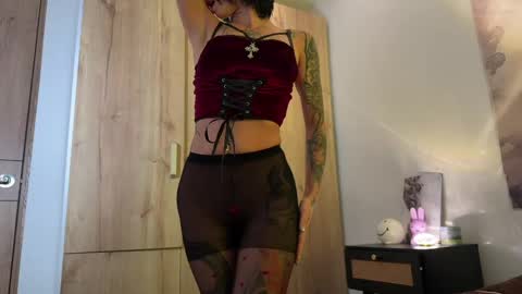 Snapshot of larissa_baker chatting on 06-09-26, 09:43 isa 3 online show from 06-09-26, 09:43
