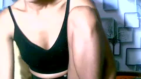 Snapshot of larra27 chatting on 01-15-26, 07:35 Malala online show from 01-15-26, 07:35