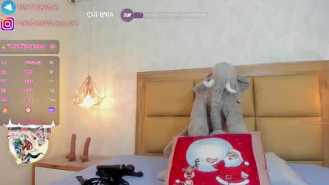 Snapshot of larsonmia chatting on 12-20-24, 03:42 MIA online show from 12-20-24, 03:42