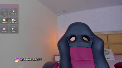 Snapshot of larsonmia chatting on 03-08-25, 12:09 MIA online show from 03-08-25, 12:09