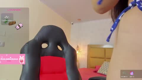 Snapshot of larsonmia chatting on 09-17-25, 12:18 MIA online show from 09-17-25, 12:18