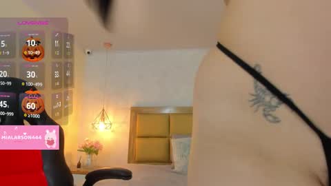 Snapshot of larsonmia chatting on 10-15-25, 12:27 MIA online show from 10-15-25, 12:27