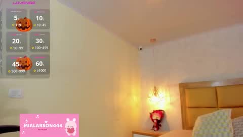 Snapshot of larsonmia chatting on 10-28-25, 12:30 MIA online show from 10-28-25, 12:30