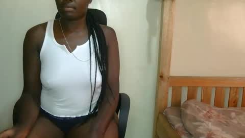 Snapshot of larvy12 chatting on 12-14-25, 12:32 larvy12 online show from 12-14-25, 12:32