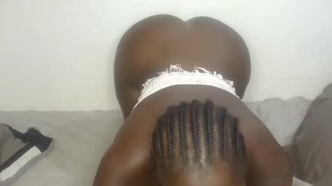 larvy12 online show from 05-05-26, 02:03