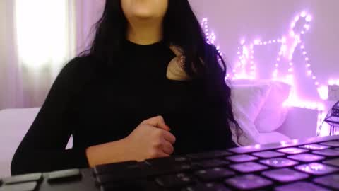 Auri online show from 02-05-26, 03:27