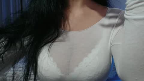 Snapshot of lasolitaauri chatting on 04-08-26, 11:37 Auri online show from 04-08-26, 11:37