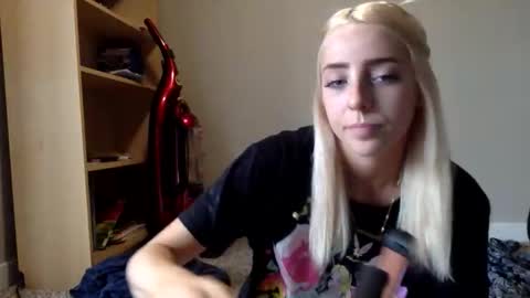 Roxy blue online show from 03-06-26, 09:22