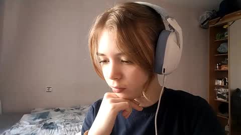 Linet online show from 05-15-26, 08:21