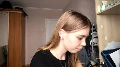 Linet online show from 05-29-26, 08:12