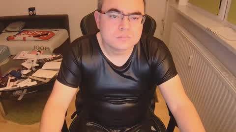 Snapshot of latexboy893 chatting on 11-16-25, 09:31 latexboy893 online show from 11-16-25, 09:31