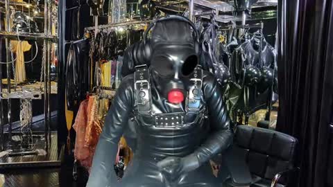 latexlover202 online show from 12-23-24, 10:23