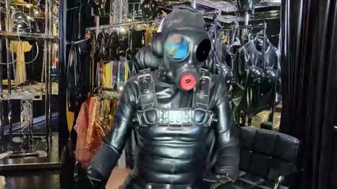 latexlover202 online show from 11-17-25, 08:58