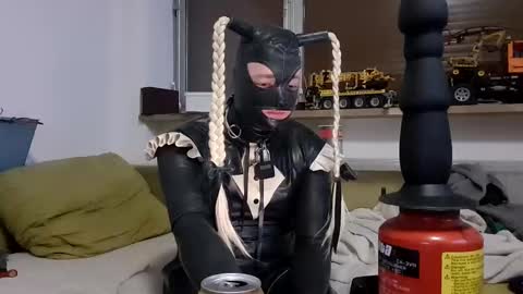 Snapshot of latexmaid69 chatting on 12-29-24, 09:52 Latexmaid69 online show from 12-29-24, 09:52