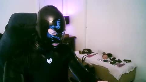 latexminheadroom online show from 12-17-25, 04:07