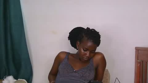 latiffaah_xx online show from 04-25-26, 01:41