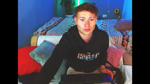 Snapshot of latin_boysxxx_ chatting on 01-12-26, 01:33 latin_boysxxx_ online show from 01-12-26, 01:33