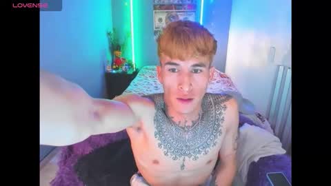 Snapshot of latin_boysxxx_ chatting on 03-11-26, 02:06 latin_boysxxx_ online show from 03-11-26, 02:06