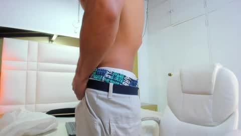 Johana y Santiago online show from 04-22-26, 03:20