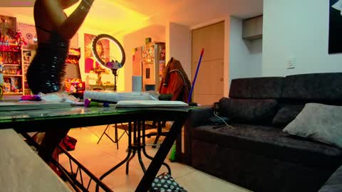 Snapshot of latin_couple77 chatting on 01-15-25, 01:23 Sara y Andy online show from 01-15-25, 01:23