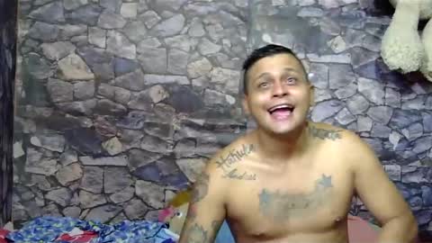 Snapshot of latin_hornycouple chatting on 01-24-25, 03:45 latin_hornycouple online show from 01-24-25, 03:45