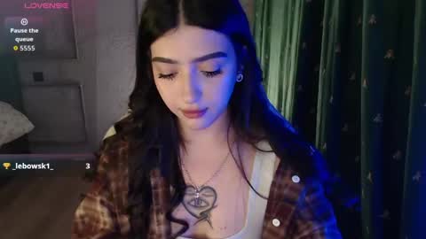 Snapshot of latina_mia chatting on 05-09-26, 10:37 miiiiiiaaaa online show from 05-09-26, 10:37