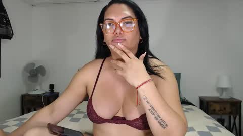 Snapshot of latinaflower_ts chatting on 05-27-26, 01:57 FLOR SALVAJE online show from 05-27-26, 01:57