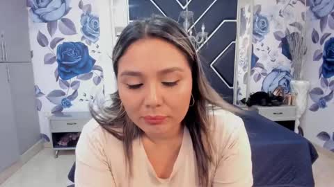 Snapshot of latinaholequeen chatting on 10-06-25, 03:09 EMMA online show from 10-06-25, 03:09