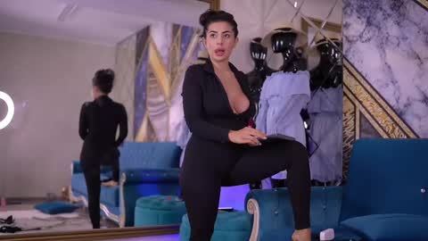 Snapshot of latinaloco chatting on 03-04-25, 03:55 Latina online show from 03-04-25, 03:55