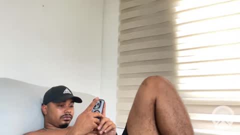 Snapshot of latinbbc_00 chatting on 02-23-25, 08:33 latinbbc_00 online show from 02-23-25, 08:33