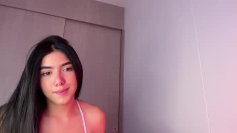 Snapshot of latinella chatting on 09-20-25, 12:50 Hi - online show from 09-20-25, 12:50