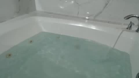 Snapshot of latinfyre chatting on 01-19-25, 01:44 Chris online show from 01-19-25, 01:44