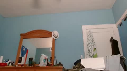 Snapshot of latinfyre chatting on 09-09-25, 09:14 Chris online show from 09-09-25, 09:14