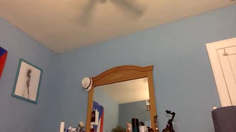 Snapshot of latinfyre chatting on 09-29-25, 07:08 Chris online show from 09-29-25, 07:08