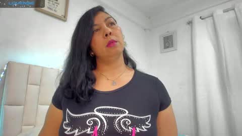Snapshot of latinlove_sexygirls chatting on 10-23-25, 02:00 Vanessa online show from 10-23-25, 02:00
