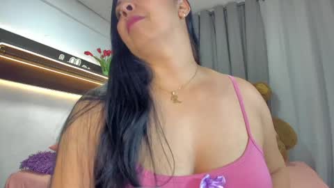 Snapshot of latinlove_sexygirls chatting on 06-01-26, 01:51 Vanessa online show from 06-01-26, 01:51
