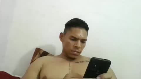Snapshot of latinoxxl22cm chatting on 02-24-25, 04:16 latinoxxl22cm online show from 02-24-25, 04:16