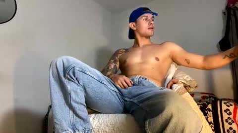 latinweekend online show from 02-15-26, 08:27