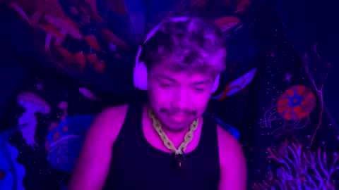 Snapshot of latinxpup chatting on 12-27-24, 02:47 Pup online show from 12-27-24, 02:47