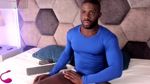 LEANDRO online show from 03-17-26, 03:55