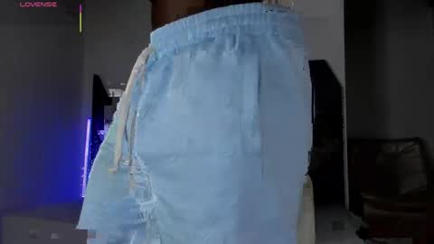 LEANDRO online show from 04-15-26, 04:08