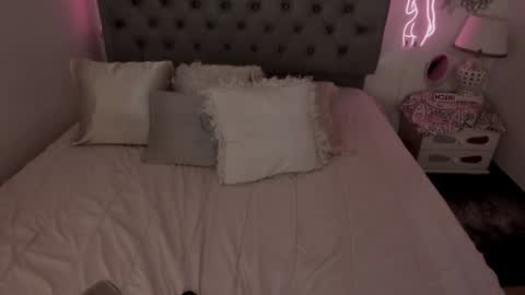 Laura online show from 01-19-25, 04:33