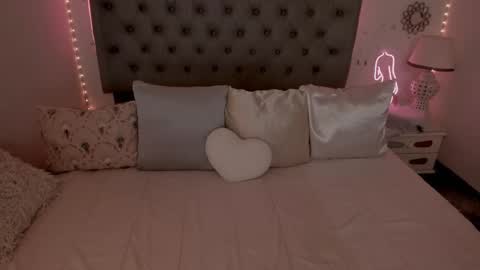 Laura online show from 11-21-25, 07:40