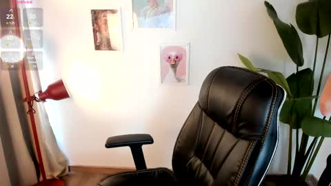 laukyubey1 online show from 04-25-26, 07:55