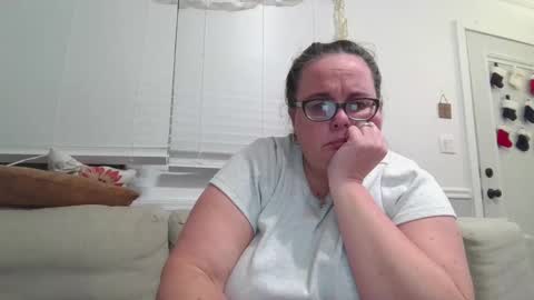 LauLauMa online show from 12-20-24, 04:20